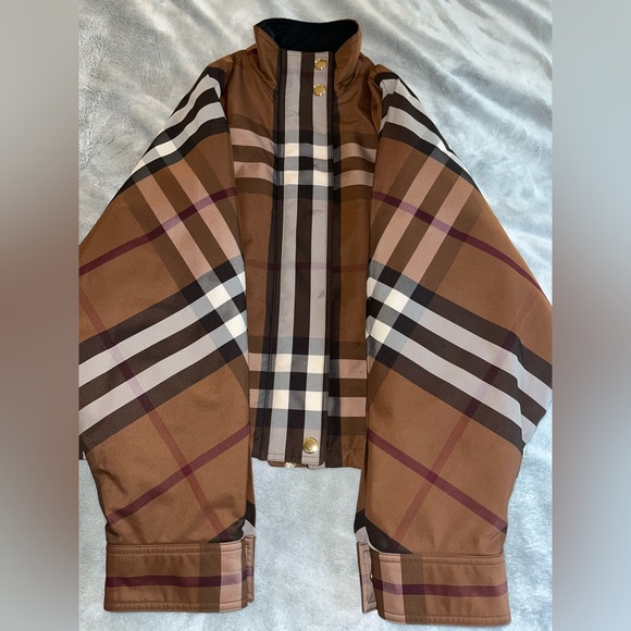 Burberry Medium Jacket - Picture 2 of 15